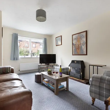 Ebor House Cosy 3-bed House With Parking Holiday home *